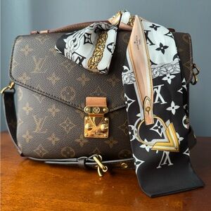 Louis Vuitton Monogram Pochette Metis Bag with Black & White LV Scarf